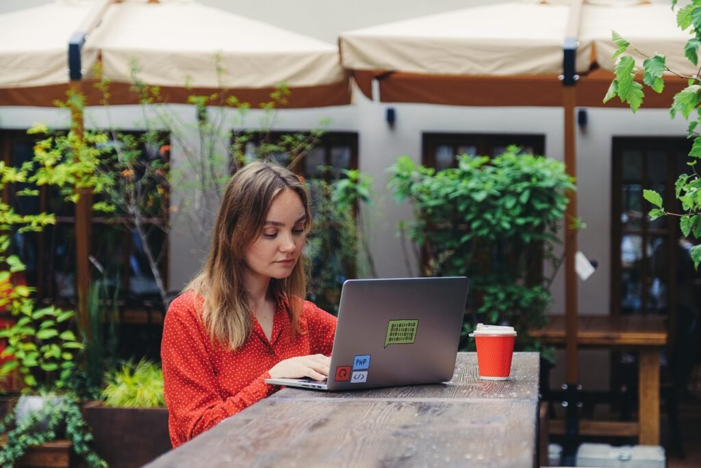 A young female freelancer applying for New Zealand Digital Nomad Visa